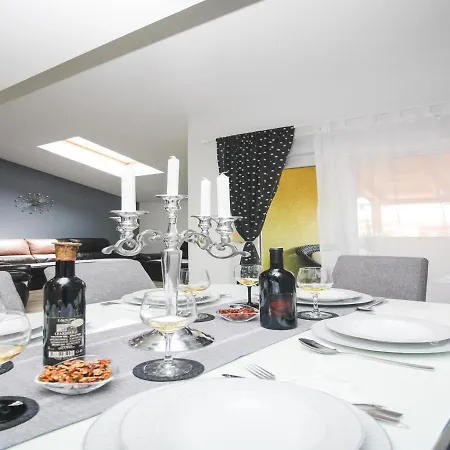 Modern 3 Bedroom Apartment - Ae1559 Apartment *