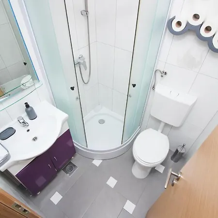 Modern 3 Bedroom Apartment - Ae1559 *