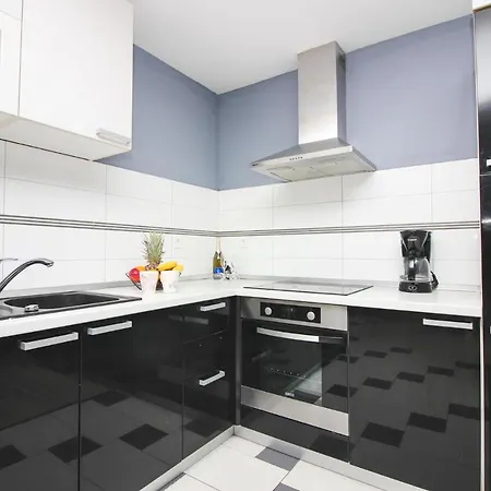 Modern 3 Bedroom Apartment - Ae1559 *