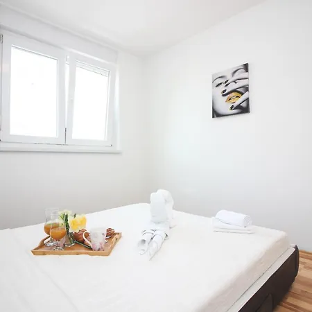 Modern 3 Bedroom Apartment - Ae1559 Apartment *