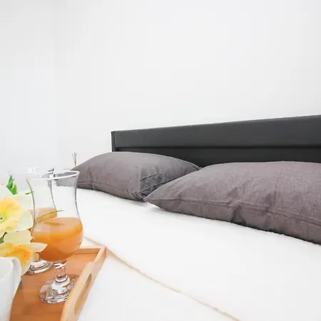 Apartment Modern 3 Bedroom Apartment - Ae1559 *