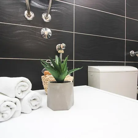 Modern 3 Bedroom Apartment - Ae1559