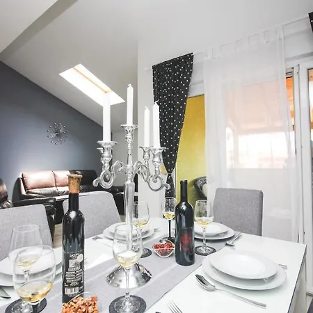 Modern 3 Bedroom Apartment - Ae1559